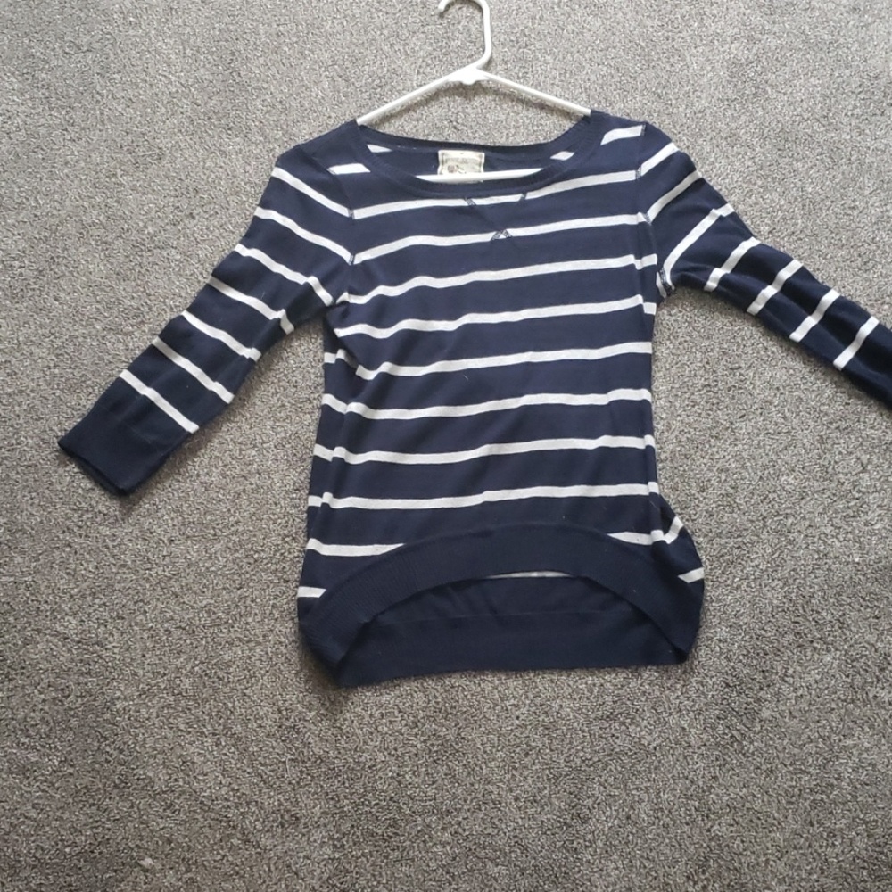 Mid sleeve sweater shirt